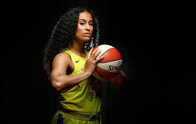 How tall is Skylar Diggins?